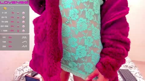 Snapshot of angel_blondie_ chatting on January 10, 7:46 am Anglica online show from January 10, 7:46 am