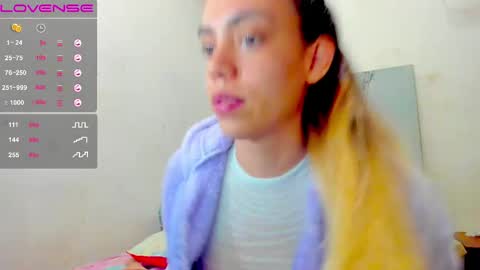 Snapshot of angel_blondie_ chatting on October 1, 2:28 am Anglica online show from October 1, 2:28 am