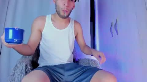 Snapshot of angel_boos chatting on August 6, 7:10 am online show from August 6, 7:10 am