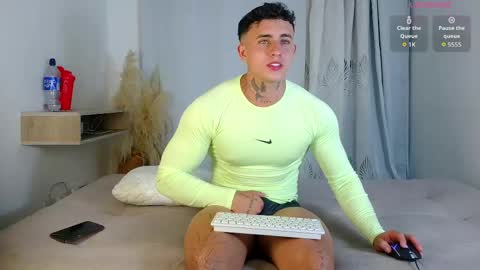 Snapshot of angel_boy01 chatting on April 30, 2:07 am angel_boy01 online show from April 30, 2:07 am