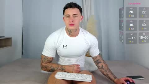 Snapshot of angel_boy01 chatting on June 3, 12:13 am angel_boy01 online show from June 3, 12:13 am