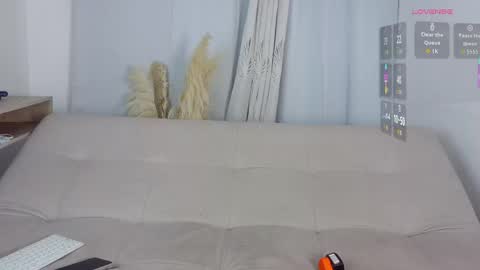 Snapshot of angel_boy01 chatting on June 5, 1:56 am angel_boy01 online show from June 5, 1:56 am