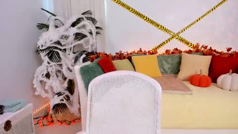 Claire - be back soon online show from October 31, 9:16 pm