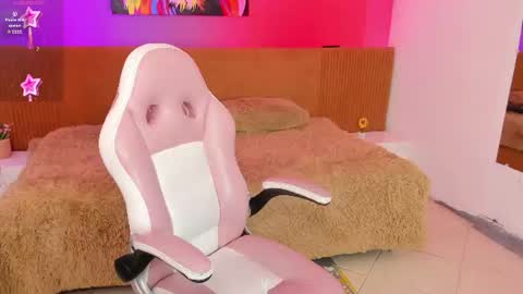 Snapshot of angel_cute2 chatting on June 15, 6:32 pm Angelica online show from June 15, 6:32 pm