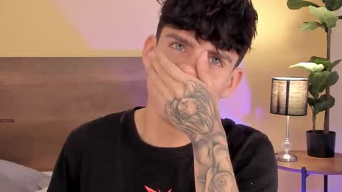 Snapshot of angel_eros_ chatting on February 1, 8:29 pm Angel online show from February 1, 8:29 pm