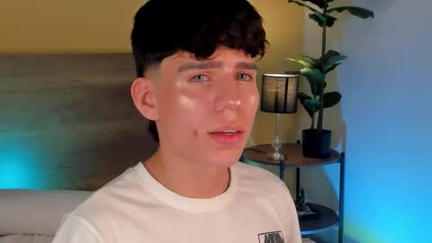 Snapshot of angel_eros_ chatting on February 12, 6:08 am Angel online show from February 12, 6:08 am