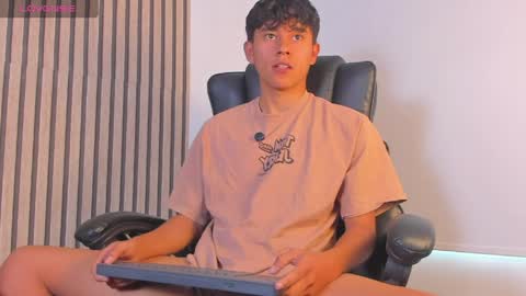 Snapshot of angel_esteban_fx chatting on May 11, 8:28 pm ngel Esteban online show from May 11, 8:28 pm