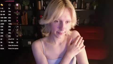 Snapshot of angel_kittie chatting on July 31, 11:09 am angel online show from July 31, 11:09 am