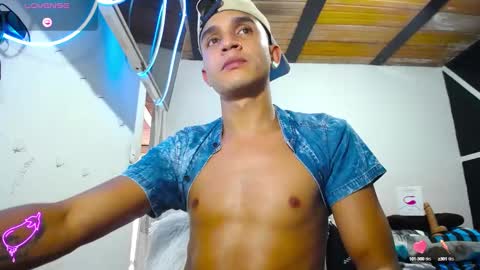 Snapshot of angel_latinboy chatting on January 31, 8:01 pm Angel online show from January 31, 8:01 pm