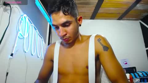 Snapshot of angel_latinboy chatting on March 11, 1:05 am Angel online show from March 11, 1:05 am