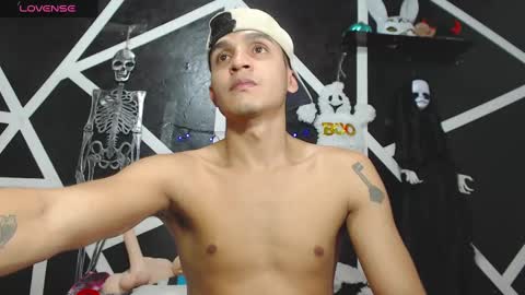 Snapshot of angel_latinboy chatting on October 16, 7:59 pm Angel online show from October 16, 7:59 pm