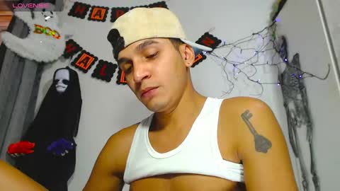 Snapshot of angel_latinboy chatting on October 21, 7:47 pm Angel online show from October 21, 7:47 pm