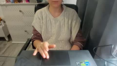 Snapshot of angel_lee__ chatting on December 6, 8:26 am angel_lee__ online show from December 6, 8:26 am