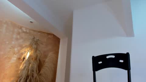 Snapshot of angel_nicolas chatting on February 20, 11:43 pm ANGEL online show from February 20, 11:43 pm