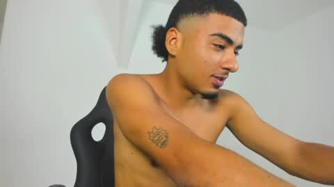 Snapshot of angel_nicolas chatting on May 27, 10:18 pm ANGEL online show from May 27, 10:18 pm