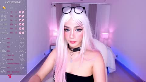 Snapshot of angel_rouse_1 chatting on December 8, 3:43 am Angel online show from December 8, 3:43 am