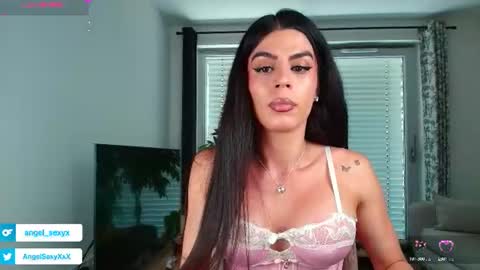 Snapshot of angel_sexyxxx chatting on June 23, 1:09 pm CALL ME ANGEL online show from June 23, 1:09 pm