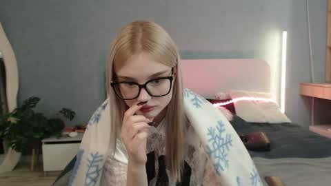 Snapshot of angel_share chatting on May 23, 5:01 am Angela online show from May 23, 5:01 am