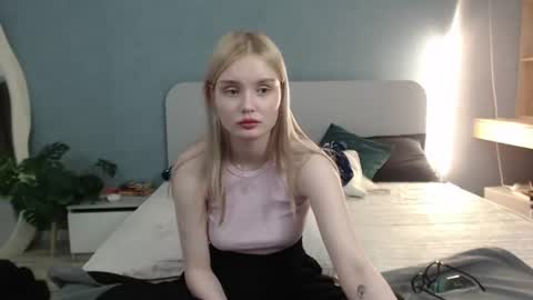 Snapshot of angel_share chatting on June 18, 9:14 am Angela online show from June 18, 9:14 am