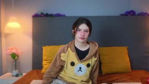 Snapshot of angel_shiny chatting on January 12, 3:49 am Angel online show from January 12, 3:49 am