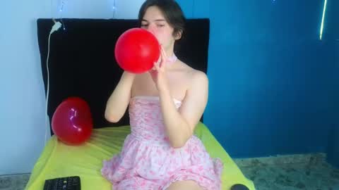 Snapshot of angel_shiny chatting on February 14, 3:58 pm Angel online show from February 14, 3:58 pm