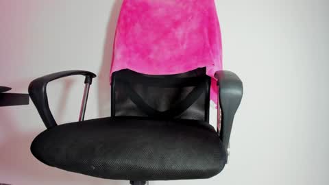 Snapshot of angel_sweet23 chatting on December 24, 5:34 pm Kaylin online show from December 24, 5:34 pm