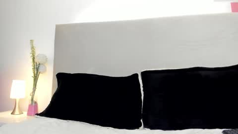 Snapshot of angel_velvet_ chatting on October 10, 12:04 pm angel_velvet_ online show from October 10, 12:04 pm