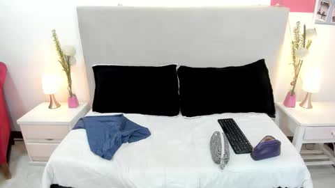 Snapshot of angel_velvet_ chatting on October 13, 12:38 pm angel_velvet_ online show from October 13, 12:38 pm