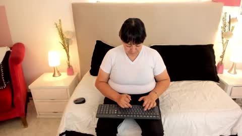 Snapshot of angel_velvet_ chatting on October 24, 11:06 am angel_velvet_ online show from October 24, 11:06 am