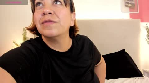 Snapshot of angel_velvet_ chatting on November 17, 11:05 am angel_velvet_ online show from November 17, 11:05 am