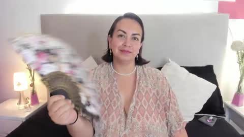 angel_velvet_ online show from April 1, 10:29 pm