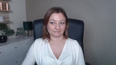 Snapshot of angela_samt chatting on November 15, 8:00 am Angela online show from November 15, 8:00 am