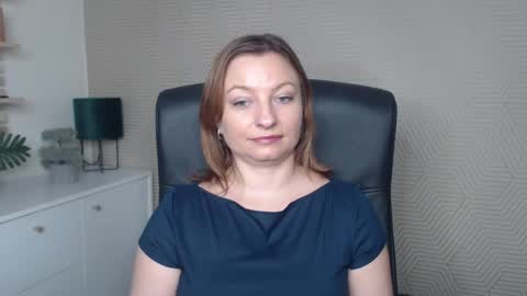 Snapshot of angela_samt chatting on November 27, 7:10 am Angela online show from November 27, 7:10 am