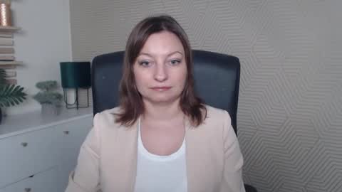 Angela online show from February 3, 8:30 am