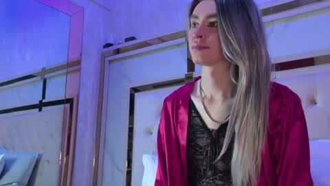 Snapshot of angela_white22 chatting on April 26, 7:11 pm angela_white22 online show from April 26, 7:11 pm
