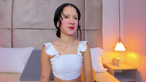 Snapshot of angelag_ chatting on November 11, 8:31 pm angelag_ online show from November 11, 8:31 pm