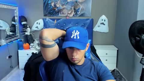 Angel And Cris online show from October 29, 12:18 pm