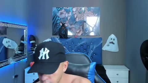 Angel And Cris online show from October 31, 12:17 pm