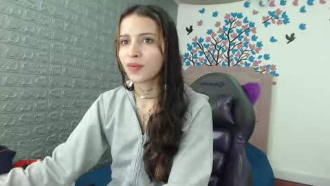 angelaturizo_ online show from November 5, 6:57 am