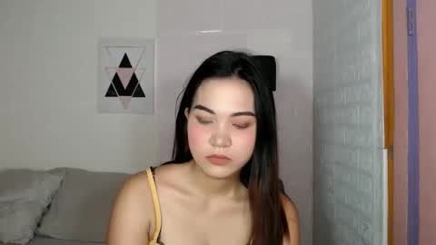 Snapshot of angelavida chatting on October 17, 1:53 am angel- i am new here please do understand that i only get naked on private room thank you online show from October 17, 1:53 am