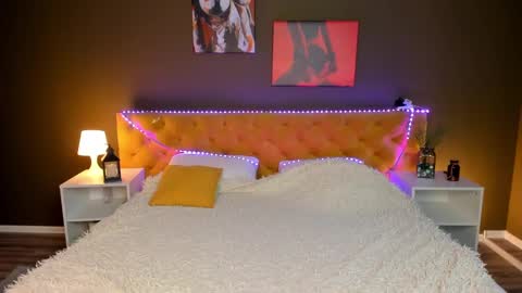 Snapshot of angelawallace chatting on February 23, 8:17 am angelawallace online show from February 23, 8:17 am