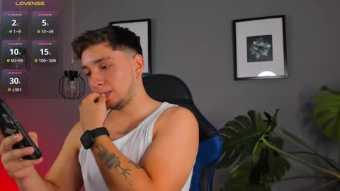 angelbell19 online show from December 17, 11:59 pm