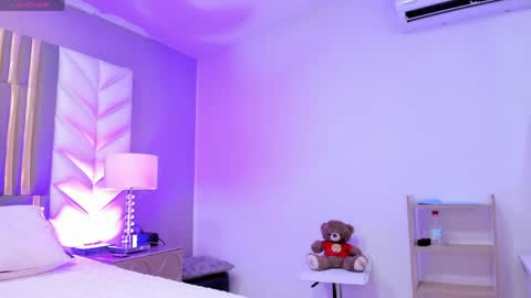 Snapshot of angelblue__ chatting on June 7, 8:12 pm angelblue online show from June 7, 8:12 pm