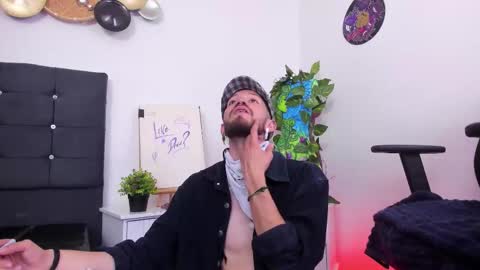 angeldamianart online show from November 11, 7:47 pm