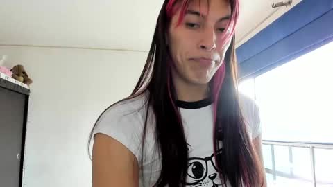 Snapshot of angele_johnson chatting on December 25, 6:41 pm angele online show from December 25, 6:41 pm