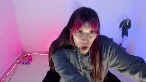 Snapshot of angele_johnson chatting on October 29, 7:37 pm angele online show from October 29, 7:37 pm