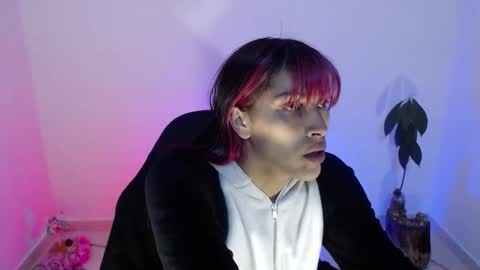 Snapshot of angele_johnson chatting on November 4, 1:32 pm angele online show from November 4, 1:32 pm