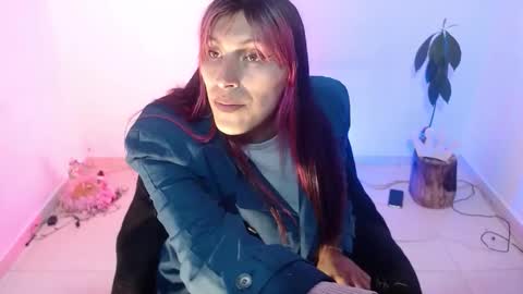 Snapshot of angele_johnson chatting on November 18, 5:01 am angele online show from November 18, 5:01 am