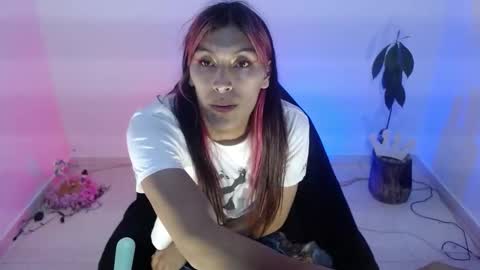 Snapshot of angele_johnson chatting on November 18, 6:23 pm angele online show from November 18, 6:23 pm