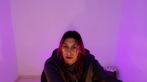 Snapshot of angele_johnson chatting on February 5, 8:35 pm angele online show from February 5, 8:35 pm